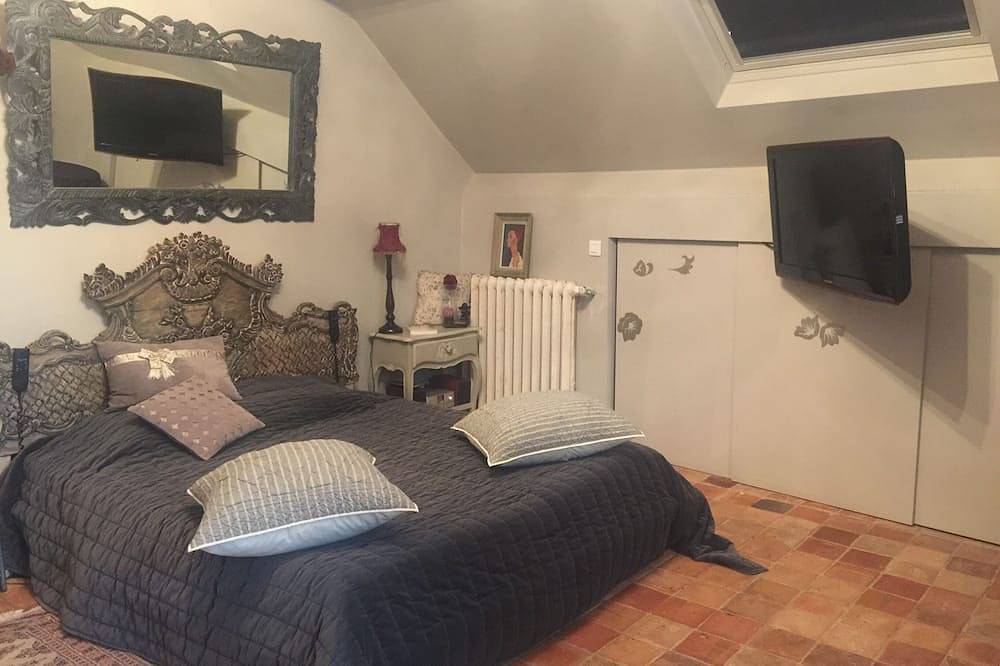 Room \"Les Poiriers Rouges in Mauchamps, Essonne