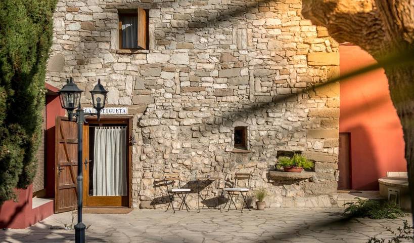 Casa rural para 8 personas, con piscina además de vistas y jardín, Se admiten mascotas en Noguera - 2