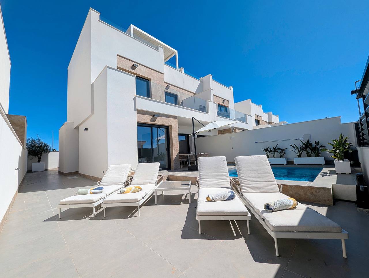 Villa exclusiva con jacuzzi, piscina privada, Wi-Fi y aire acondicionado in Los Montesinos, Costa Blanca
