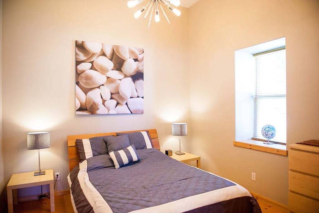 * Best Location on the Wine Trail! * Hiking Trail 1 min away * Wi-Fi * in Alto Pass, Union County (IL)