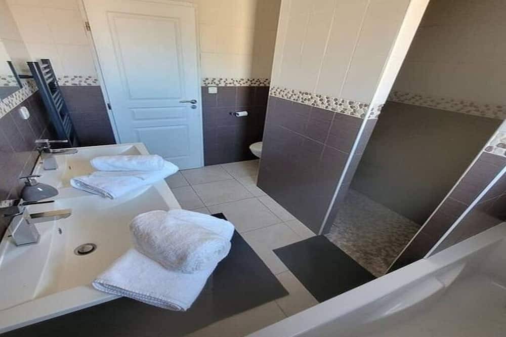 Beautiful villa, south of France with swimming pool 15 min from the sea in Montady, Canal del Mediodía