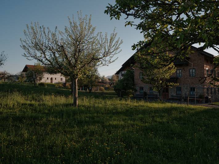 Gschwingerhof - Appartement Hochries, 51 qm Obergeschoss, 1 separates Schlafzimmer in Riedering, Chiemgauer Alpen