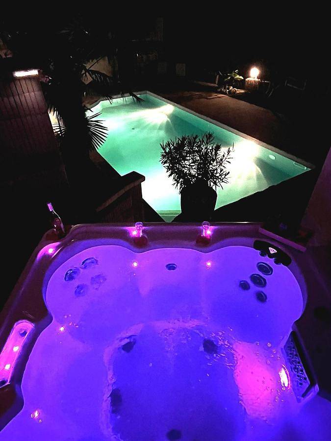 Location de vacances pour 4 personnes, avec piscine ainsi que terrasse et jacuzzi à Saint-Rome-de-Tarn - 2