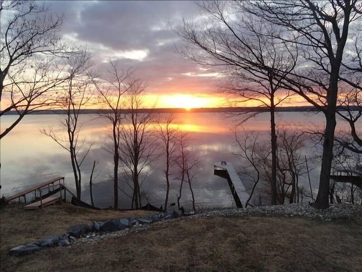 Vacation rental for 14 people, with balcony and hot tub in Seneca Lake