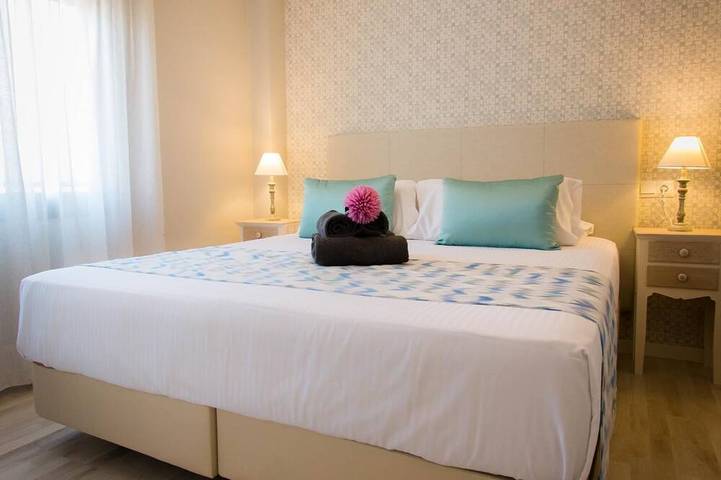 Appartamento intero, H2M Suites 2 bedroom with rooftop terrace in Malaga Centro, Malaga