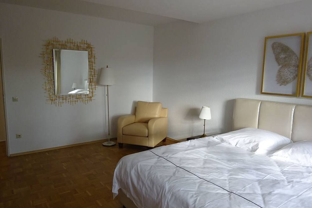 Ganze Wohnung, Großzügige Wohnung mit Terrasse und Rheintalblick in Linz am Rhein, Osteifel