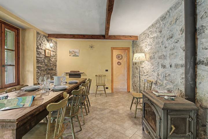 Appartamento intero, Appartamento 'Casale La Selva Cottage Grande' con piscina e giardino condivisi e Wi-Fi in Bene Lario, Provincia di Como