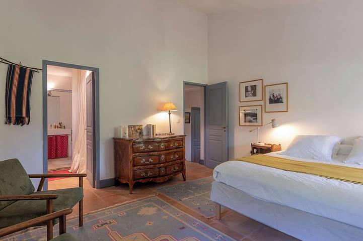 Vacation Home for Rent in Provence, Near the Alpilles—6 Bedrooms in Eyragues, Arles und Umgebung