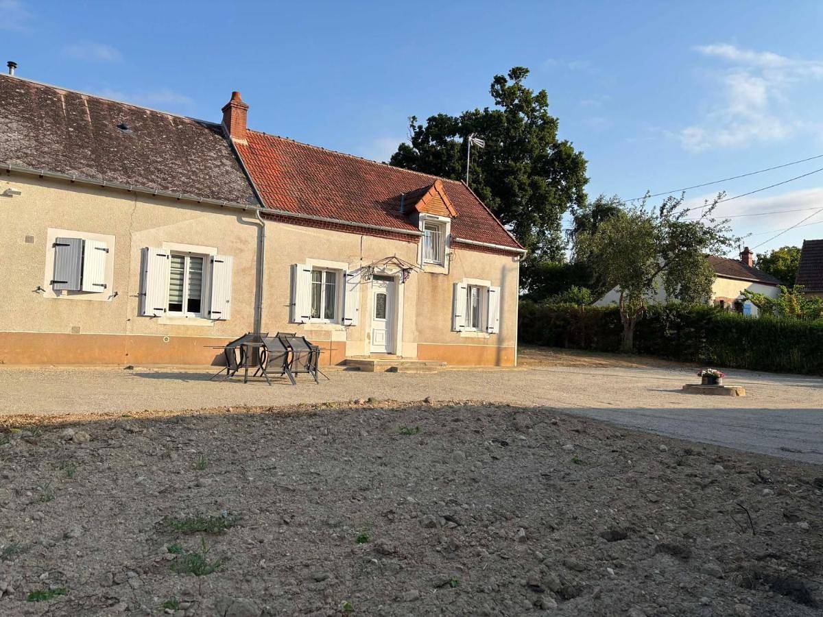 Gite des trois vergers in Sidiailles, Saint-Amand-Montrond