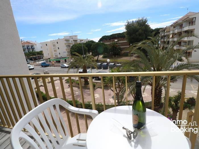 Entire vacation apartment, Inmobooking Pins Ii, air-conditioned and one minute from the beach in Vilafortuny, Cambrils