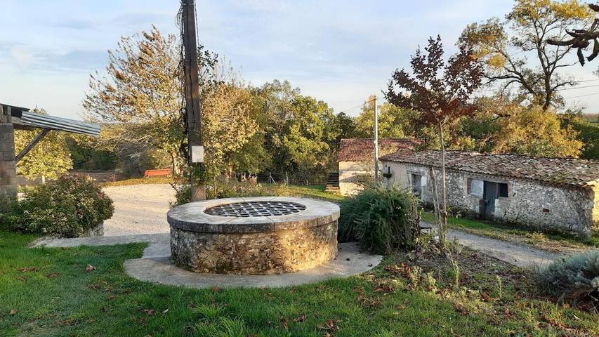 Gîte pour 2 personnes, avec piscine et vue ainsi que jardin et terrasse à Dévillac - 2