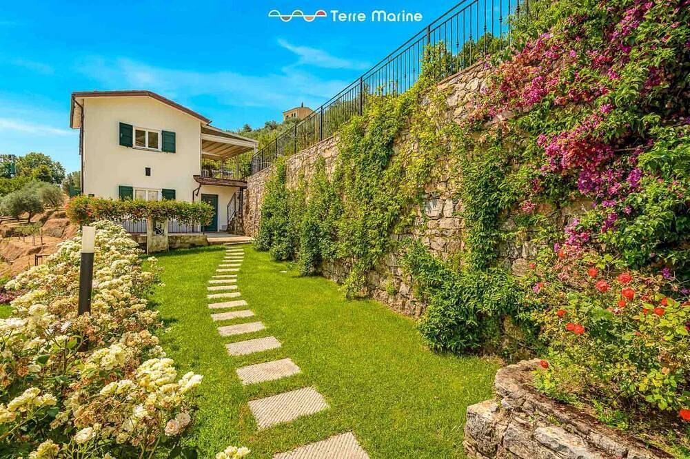 Villetta Scirocco, located in the charming area of ​​Maggiano in La Spezia, is the ideal refuge for those seeking tranquility and comfort in an exclusive setting. This charming residence stands out for its large garden, where a lovely gazebo offers t in La Spezia, Riviera di Levante