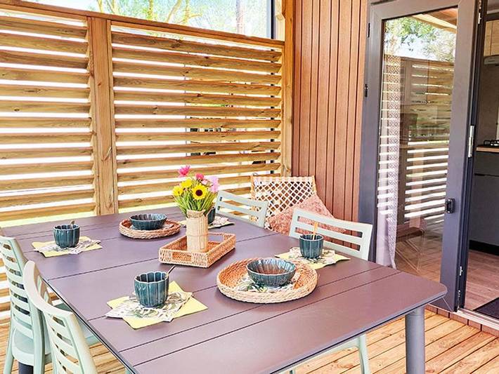 Camping Le Val de Cesse - Mobilheim 4 personen - Premium 30m² - 2 Schlafzimmer - Tv - Geschirrspüler - Klimaanlage - Terrasse in Mirepeisset, Mittelmeerküste (Frankreich)