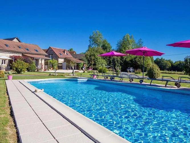 Gîte pour 2 personnes, avec jardin ainsi que vue et piscine, animaux acceptés à Saint-Pardoux-Corbier - 2