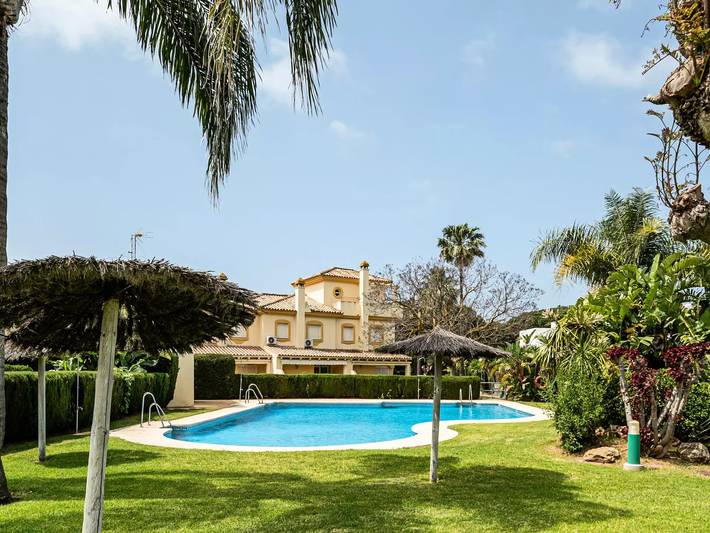 Chalet para 6 personas, con piscina y jardín en Novo Sancti Petri
