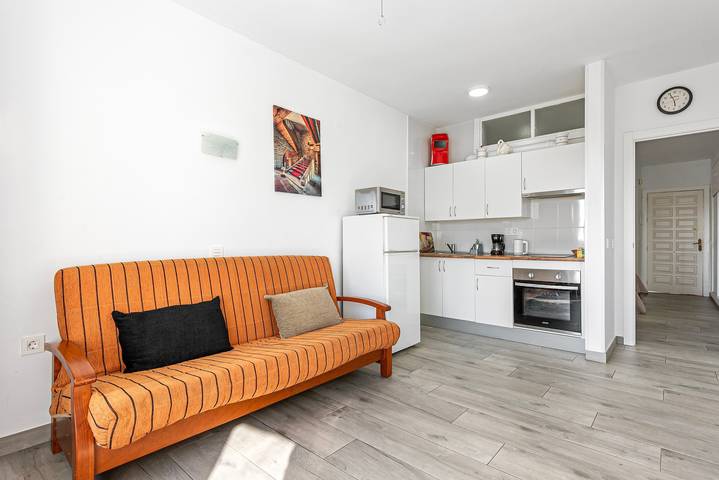 Apartamento entero, Apartamento 'Carihuela Palace Beach' con piscina privada, Wi-Fi y aire acondicionado in La Carihuela, Torremolinos