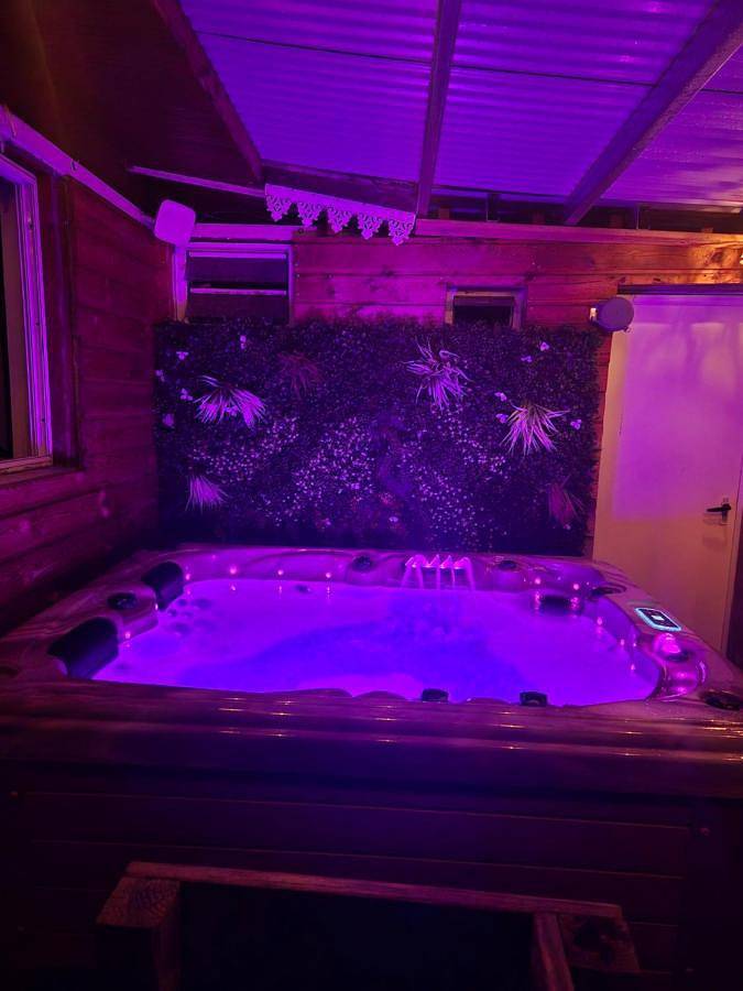 Location de vacances pour 14 personnes, avec sauna et piscine ainsi que terrasse et vue, animaux acceptés dans Bois de Nèfles - 4