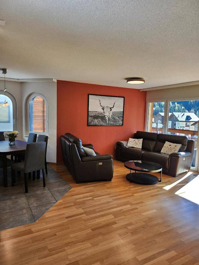 Vakantiewoning voor 9 personen, with uitzicht and sauna as well as terras in Leukerbad