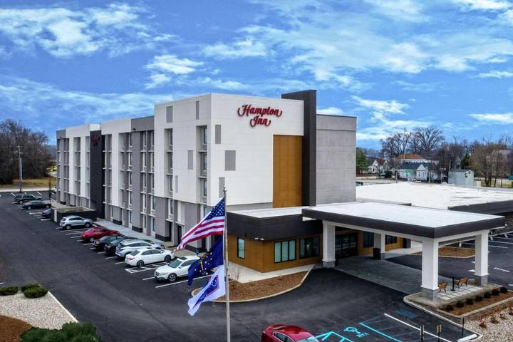 Hôtel pour 4 personnes, avec balcon et piscine, animaux acceptés