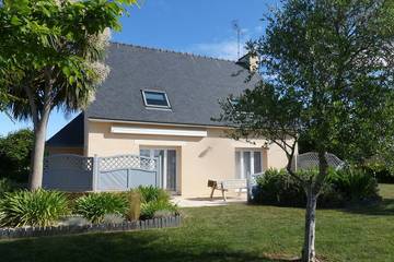 Gîte pour 6 personnes, avec jardin et terrasse à Tréogat