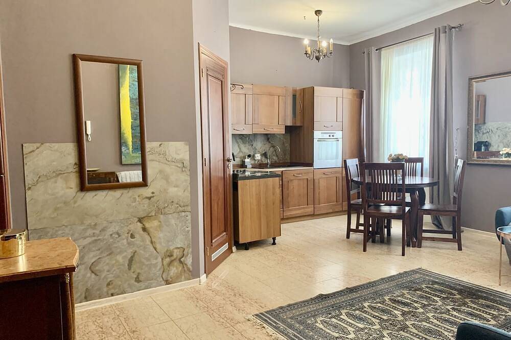 Appartamento intero, Old Town Oasis: Artistic 2-Bedroom Gem Residence in the Crown of Barbican Walls in Varsavia Śródmieście, Varsavia