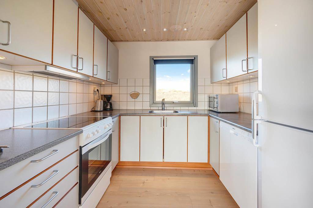 Holiday home with hot tub and sauna in peaceful location in Nørre Lyngvig, Hvide Sande