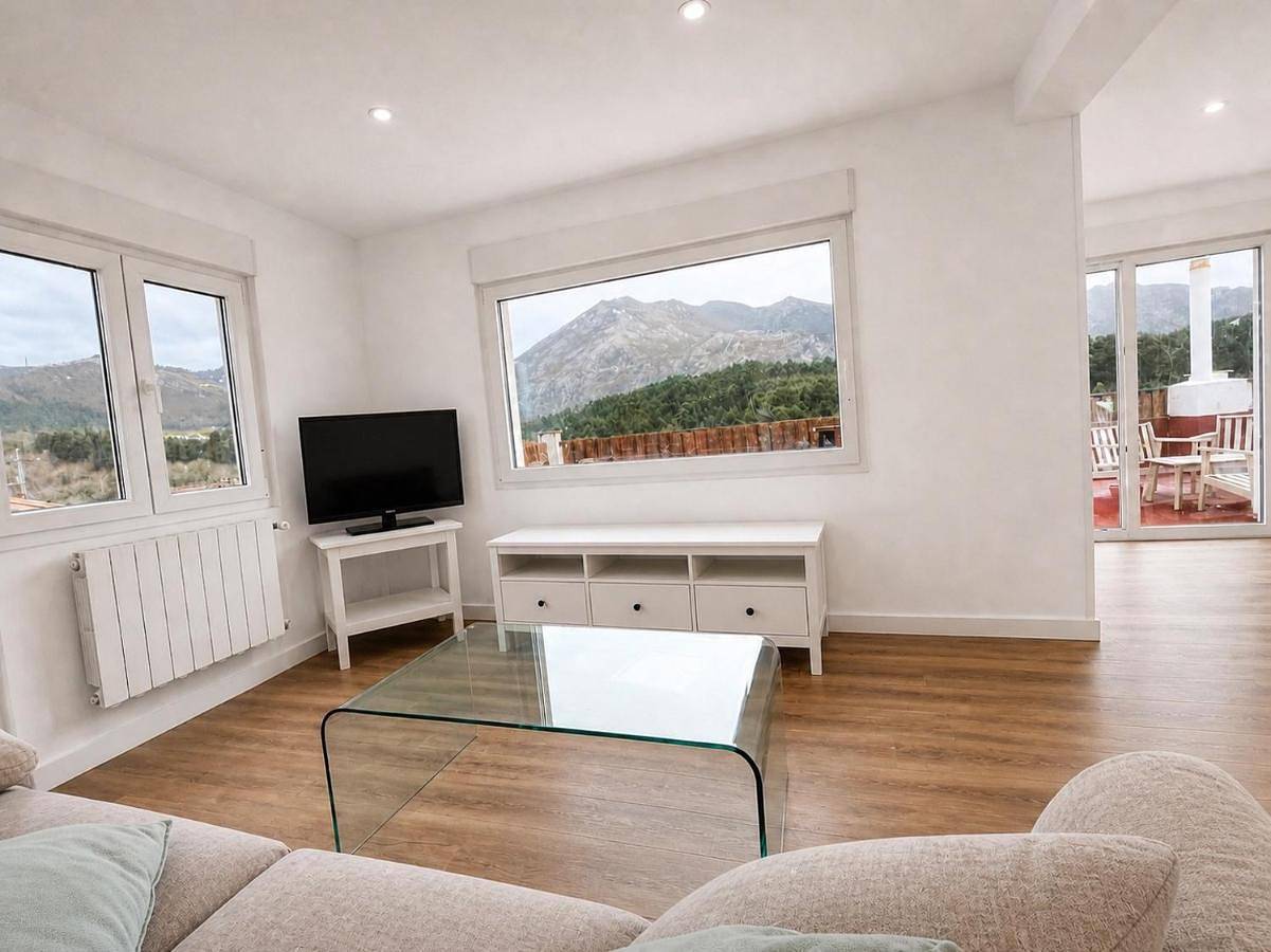 Apartamento entero, Caravia Playa La Espasa - Mar y montaña, amplia terraza in Caravia, Costa Verde