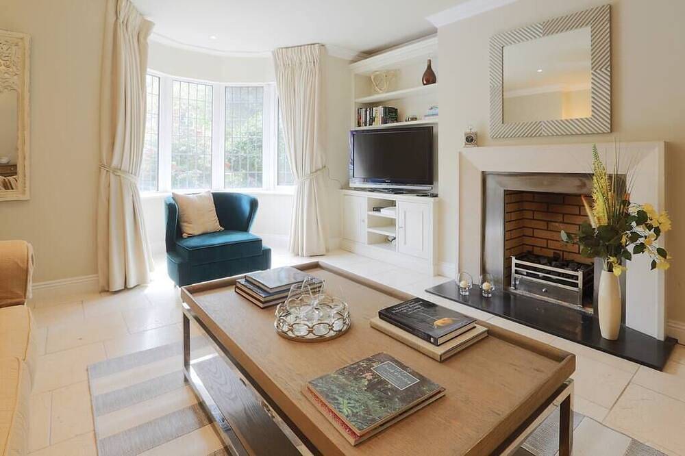 Elegant and contemporary large 3 bedroom home in Dublin, County Dublin