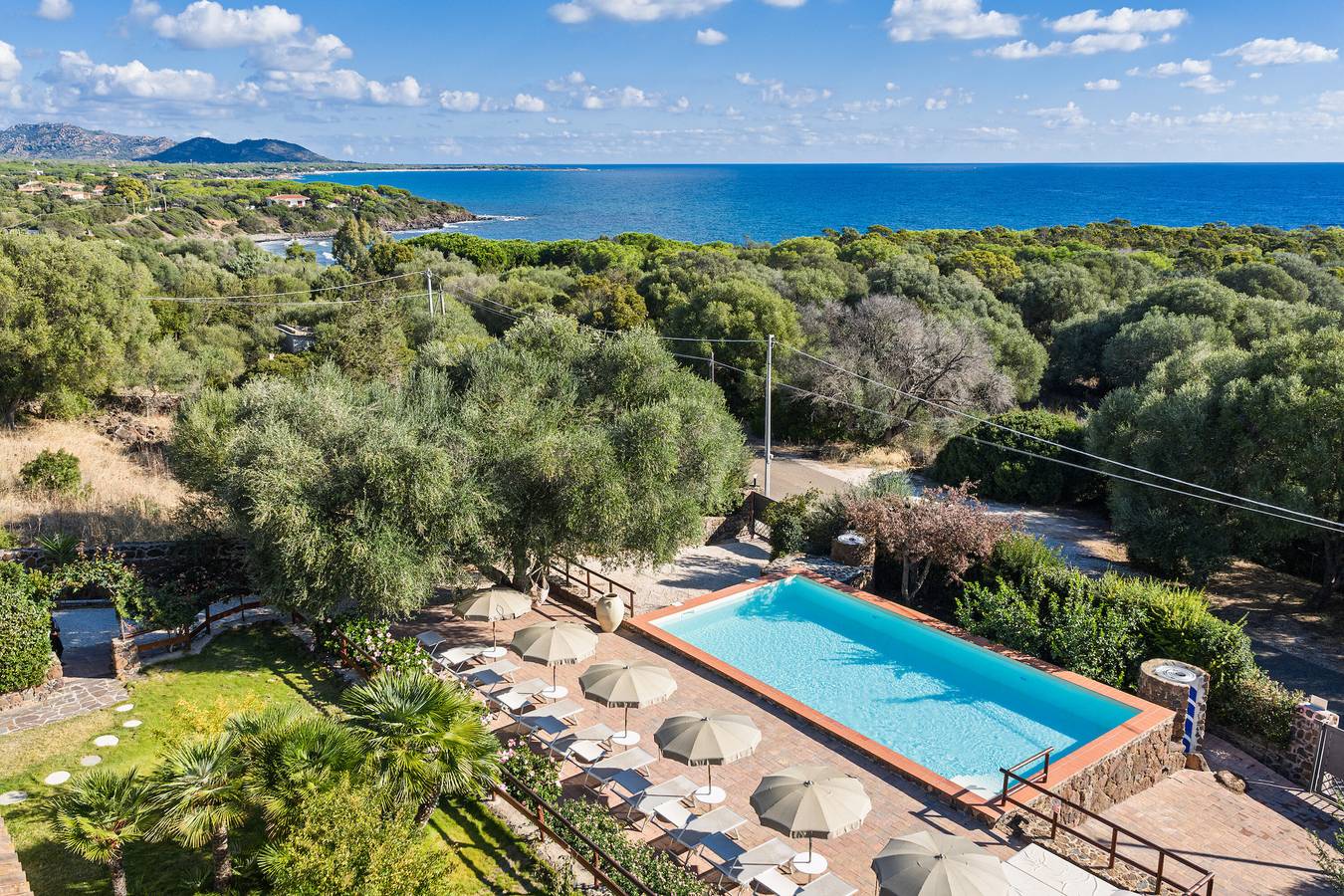 Appartement entier, Appartement de vacances "Villa Mula 3" avec vue sur la mer, Wi-Fi, terrasse et piscine partagée in Orosei, Province de Nuoro