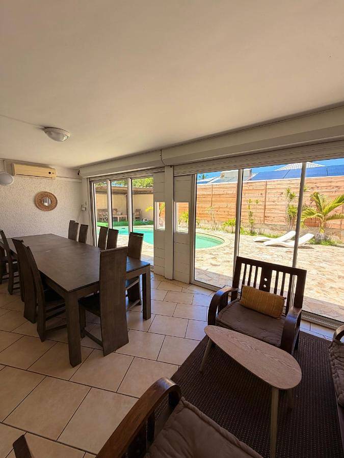 Location de vacances pour 9 personnes, avec piscine ainsi que terrasse et jardin dans Plage de l'Hermitage - 3