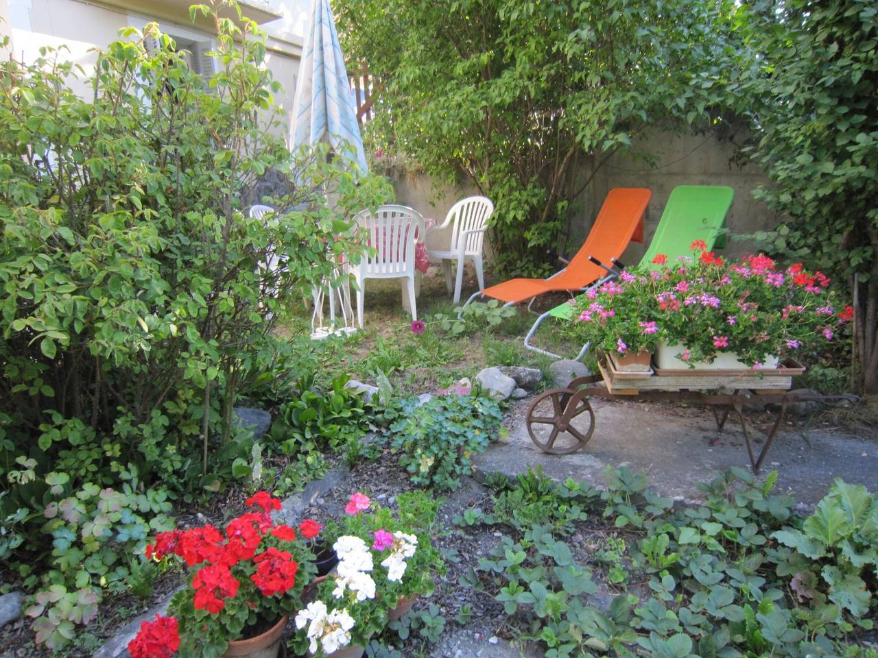 Entire apartment, Cozy 1Br Apartment with Private Garden, 300m to Pistes in Briançon in Briançon, Serre Chevalier