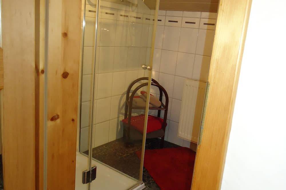 Ganze Wohnung, Ferienwohnung Wingen, 45qm, 1 sep. Schlafzimmer, Süd- und Ostbalkon im Ortsteil Wiechs in Bad Feilnbach, Alpenland Tegernsee Schliersee