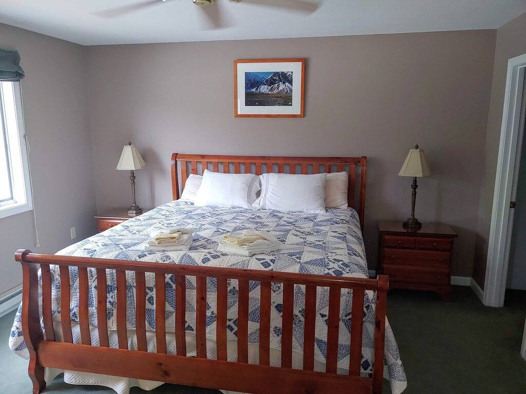 Ganze Wohnung, Gemütliche Loon Inn Condo # 1, König & 2 Königinnen, Highland Games-Free Shuttle-Wifi, Fp, Deck in Lincoln (NH), Franconia Notch