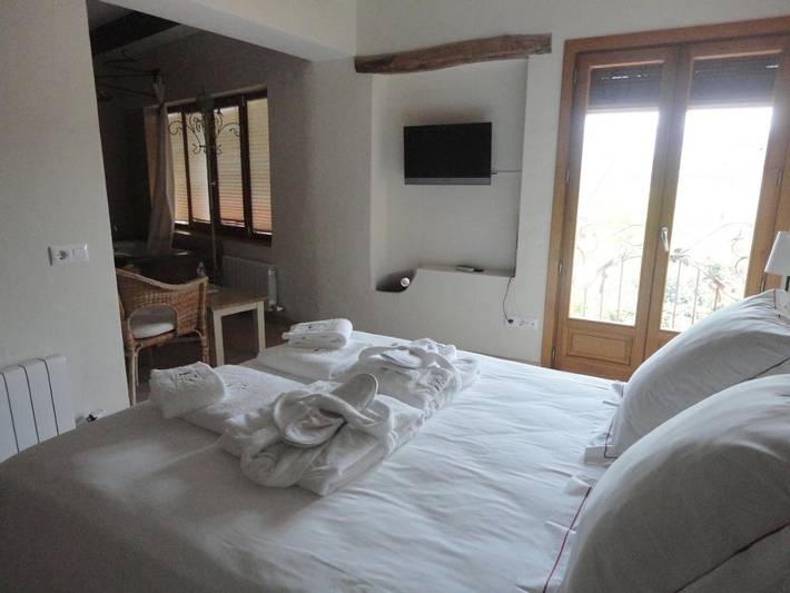 Hotel para 2 personas, con terraza y jacuzzi en Cataluña - 4