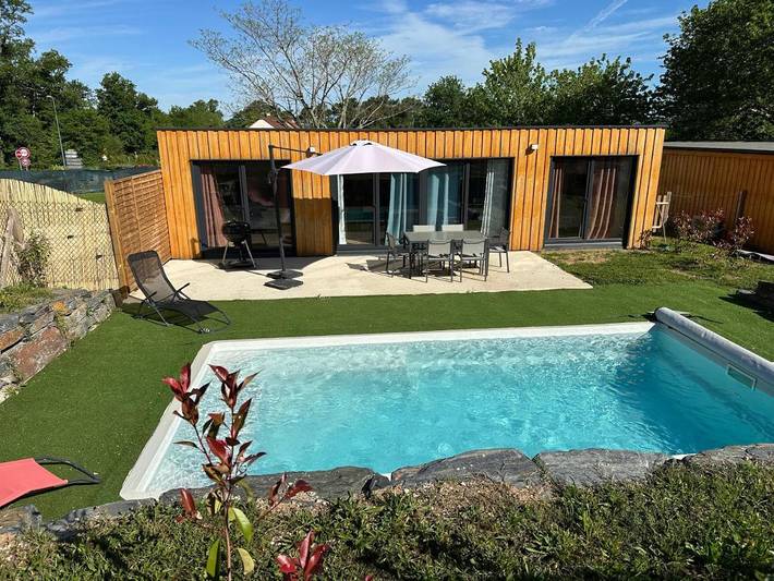 Gîte pour 6 personnes, avec jardin ainsi que piscine et jacuzzi à Cosnac