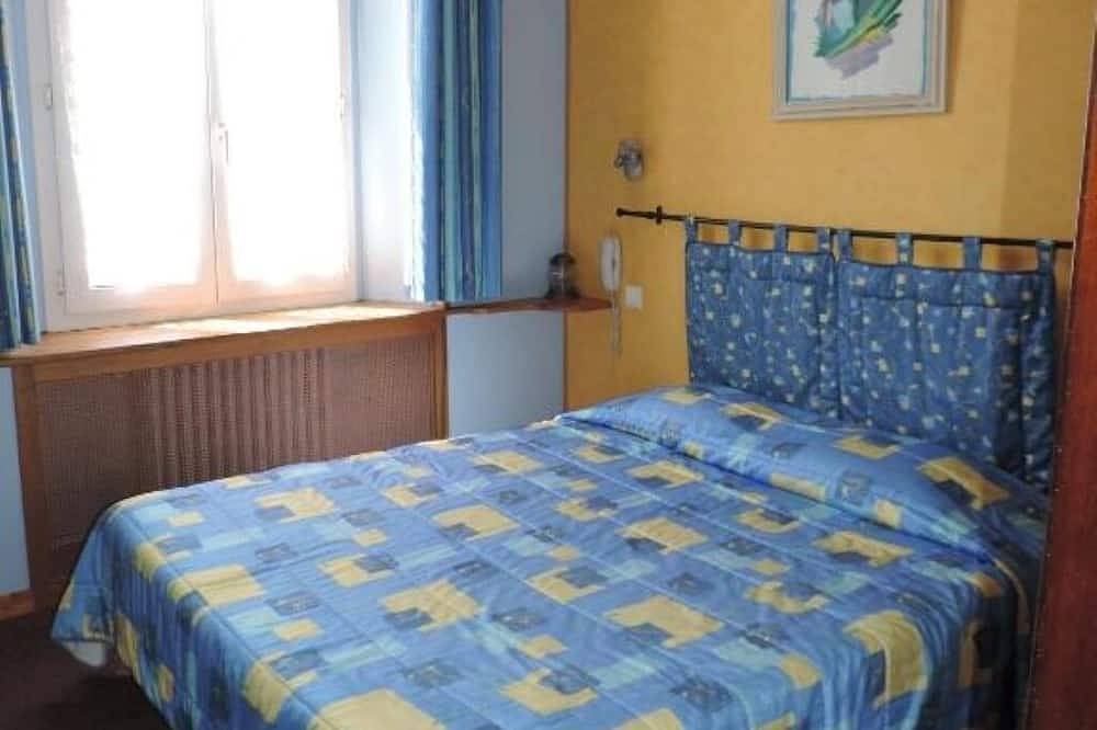 Central Double Bed Room | Secure Bicycle Shelter | 4.3mi to Golf Resort in Digne-les-Bains, Alpes-de-Haute-Provence
