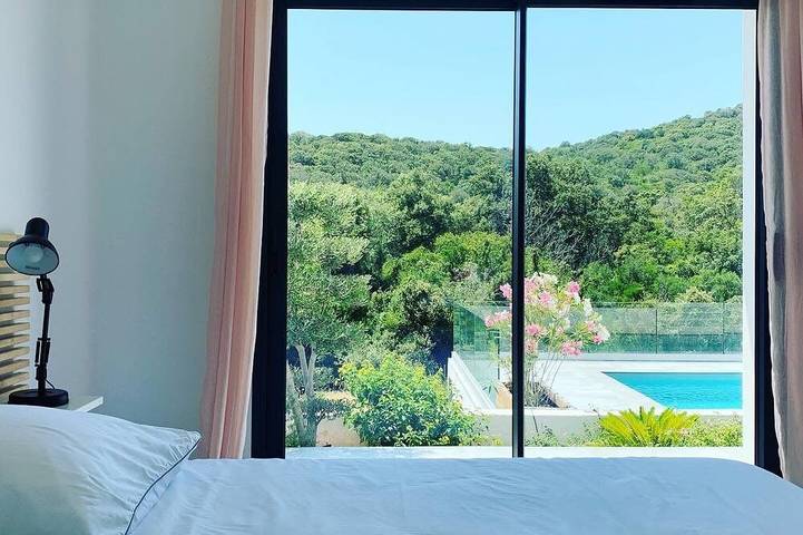 Villa pour 8 personnes, avec jacuzzi ainsi que jardin et terrasse à Bonifacio - 3