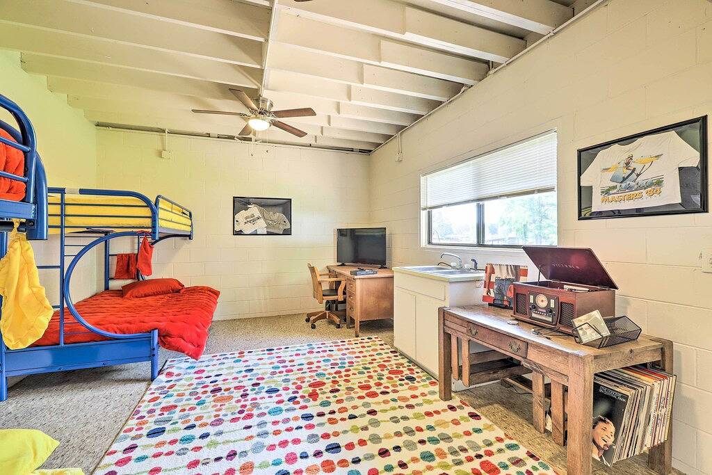 Log Cabin for 21 Guests in Lake Martin, Tallapoosa County