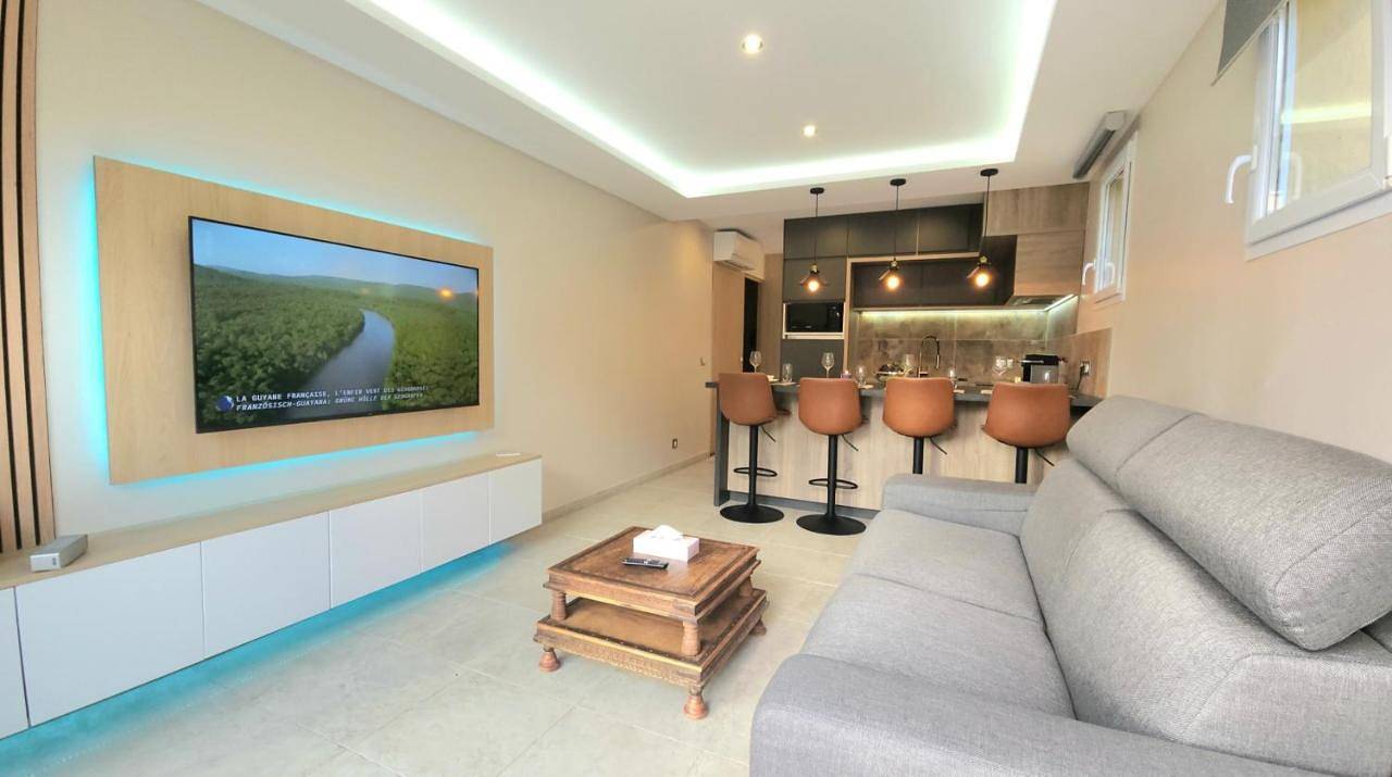 Appartement entier, Appartement de standing avec jacuzzi in Le Val, Région de Brignoles