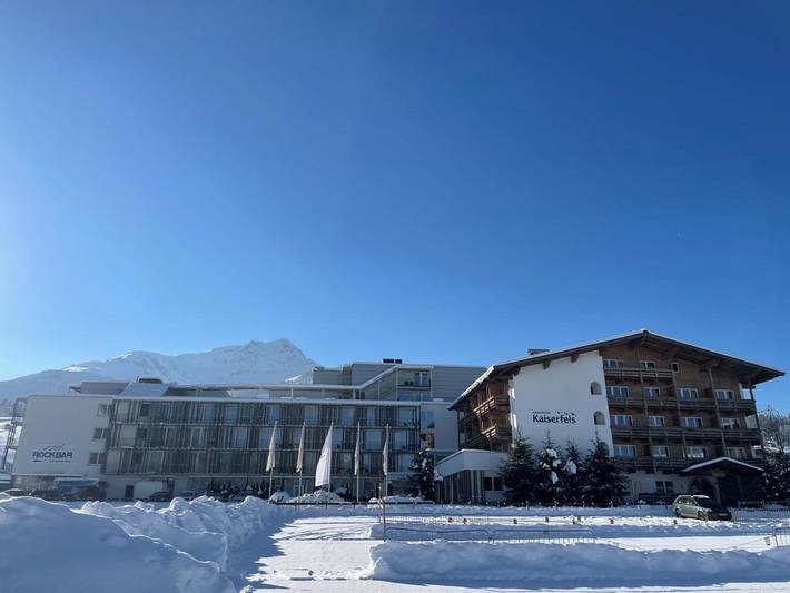 Hôtel pour 2 personnes, avec sauna et vue ainsi que terrasse et piscine, animaux acceptés