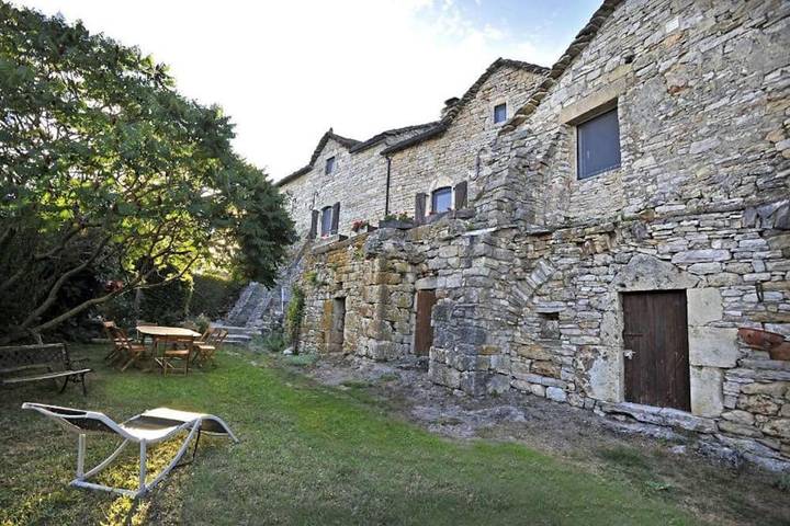 Location de vacances pour 12 personnes, avec terrasse et vue à Saint-Georges-de-Lévéjac - 4