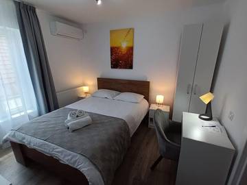 Gîte pour 2 personnes, avec terrasse dans Baia Mare