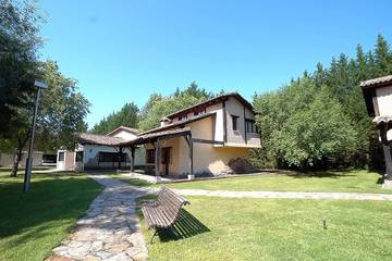Casa rural para 21 personas, con jardín en Arenas de San Pedro