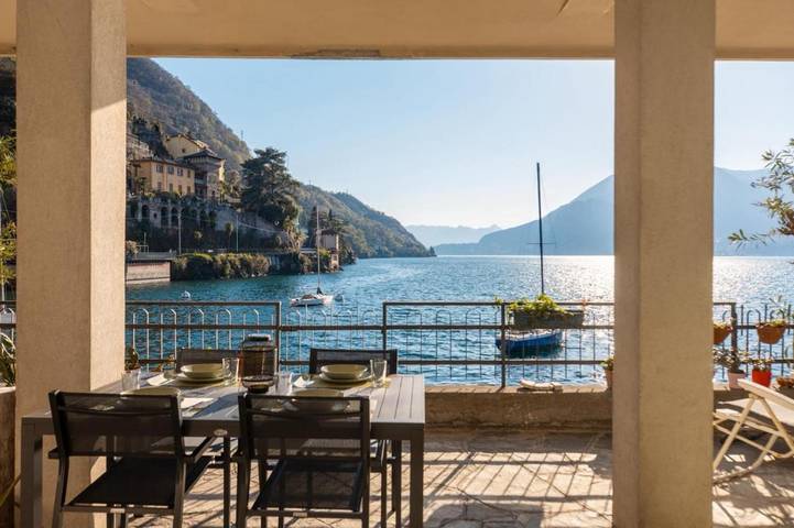 Ferienwohnung für 4 Personen, mit Balkon und Terrasse sowie Garten und Seeblick am Comer See