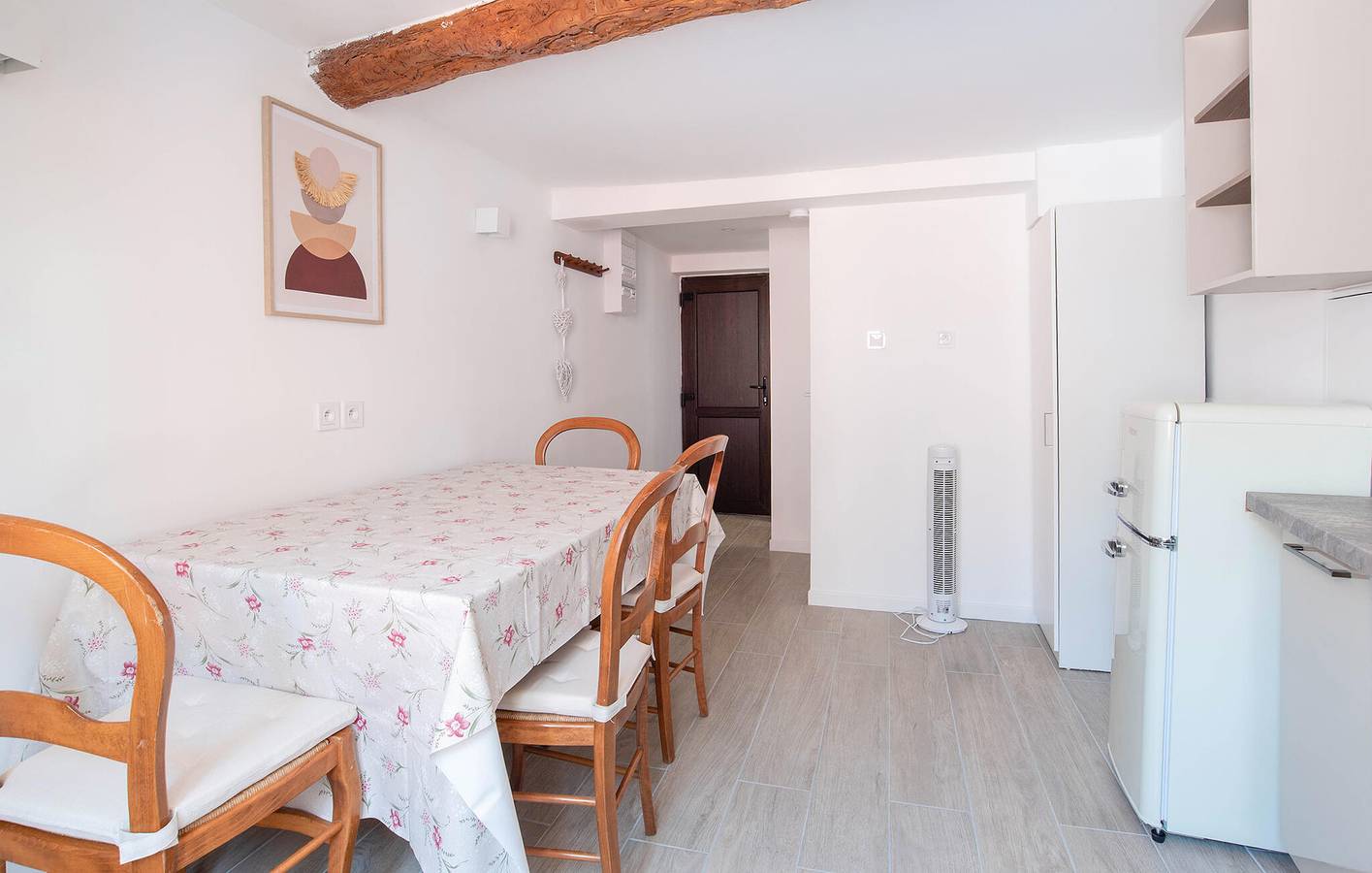 Ganze Ferienwohnung, Gemütliches Apartment mit WiFi, AC, Parkplatz - Nähe Restaurants & Fluss in Solliès-Pont, Toulon Region