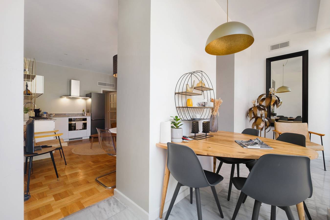 Hel lejlighed, 2-Bedroom Apartment Downtown – Wi-Fi and Air Conditioning in Cannes, Middelhavskysten (Frankrig)