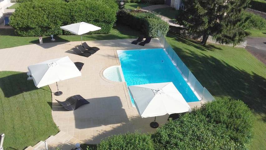Hôtel pour 2 personnes, avec terrasse et jardin ainsi que piscine et vue