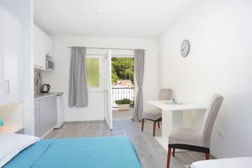 Ferienwohnung für 2 Personen, mit Balkon/Terrasse in Brela