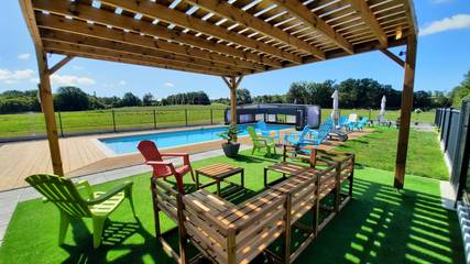 Gîte pour 8 personnes, avec terrasse ainsi que piscine et jardin à Saint-Mesmin (Dordogne)