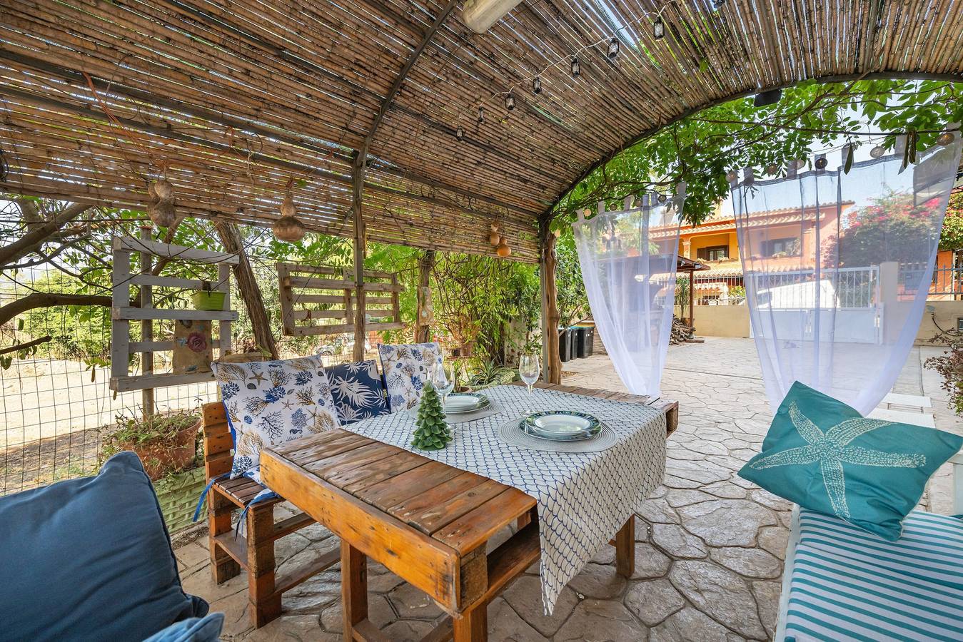 Holiday Home 'Casa Francesca' with Mountain View, Wi-Fi and Air Conditioning in Villa San Pietro, Cagliari-provinsen